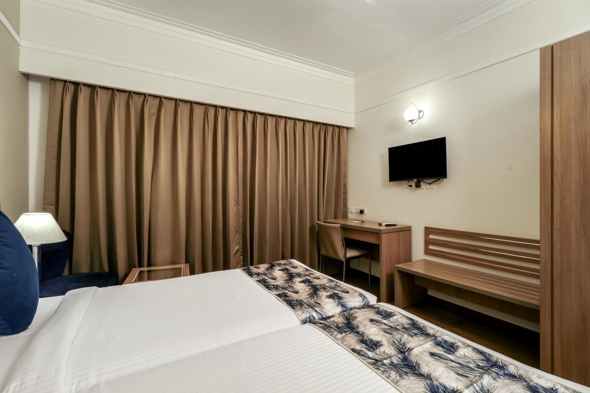Starlit Suites Newtown Kalkutta Exterior foto